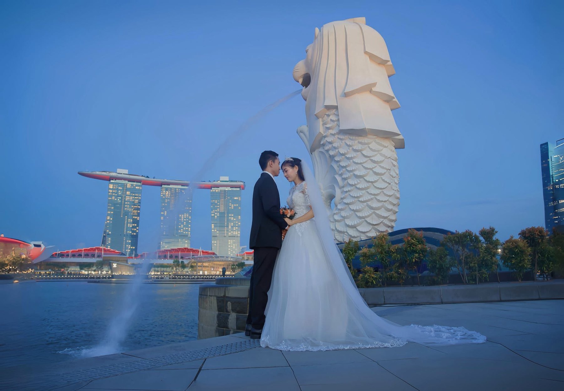 Merlion wedding portrait